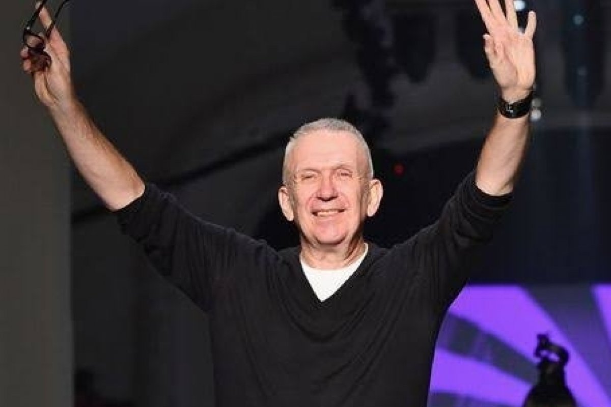 Jean-Paul Gaultier se despede do mundo da moda  com desfile de alta-costura