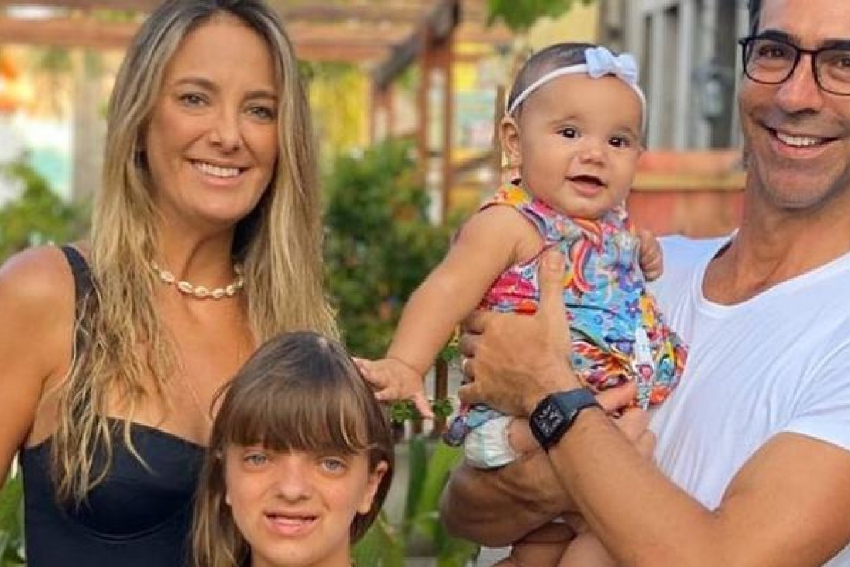 Ticiane Pinheiro e César Tralli curtem a Bahia com os filhos 