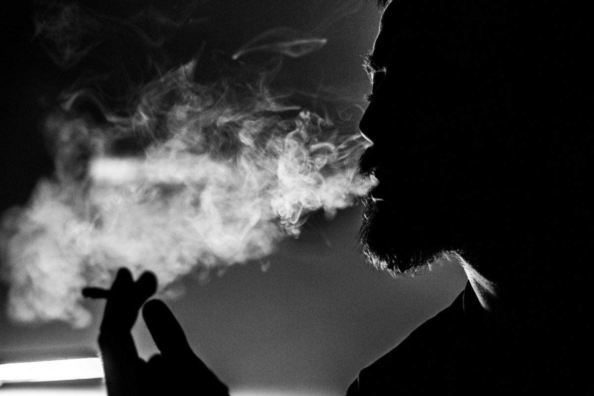80% das mortes por câncer de pulmão são causadas por cigarro, diz estudo
