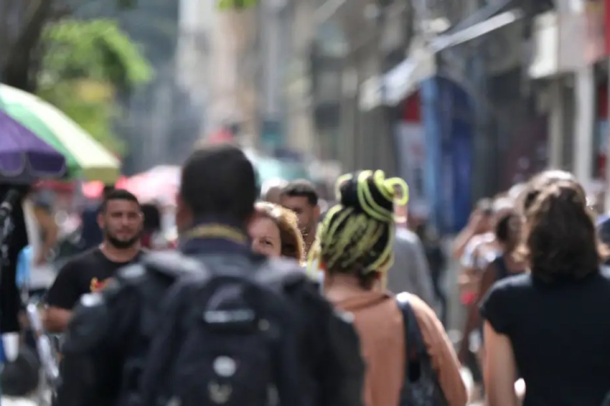 Analfabetismo entre pretos e pardos é mais que o dobro do registrado entre brancos