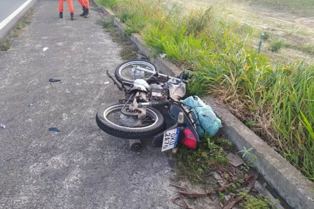 Motociclistas morrem após colisão frontal em rodovia na Bahia 
