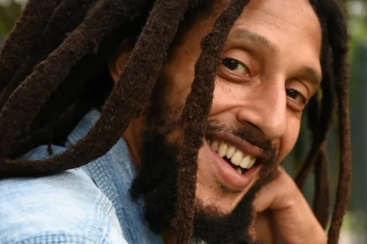 Filho de Bob, Julian Marley faz show pela primeira vez em Salvador 