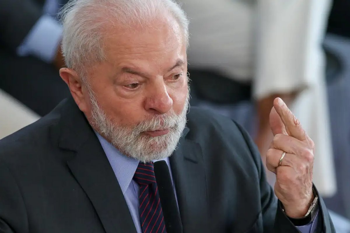 Presidente Lula presta suas condolências ao povo iraniano após a morte do presidente 