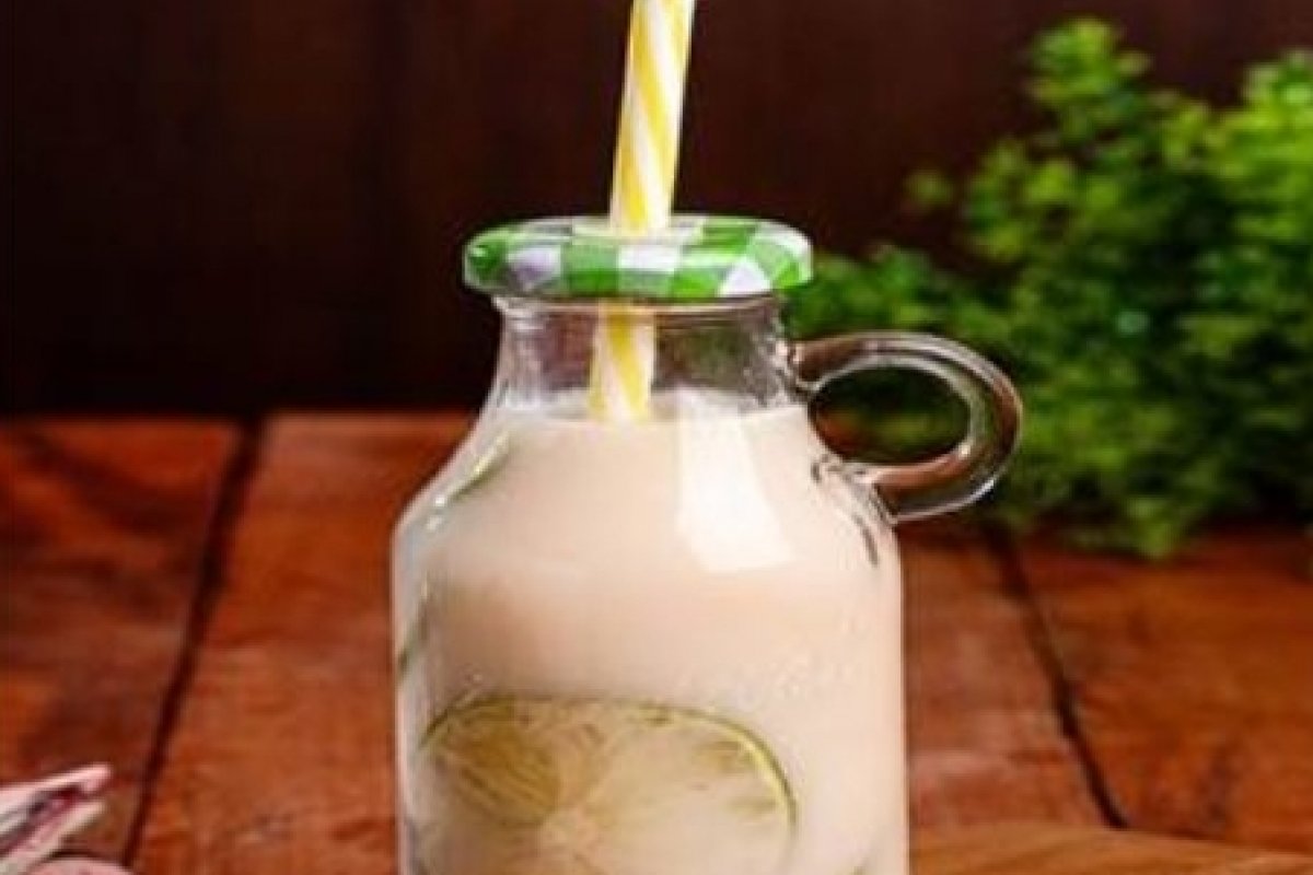 Batida de saquê com leite fermentado para o fim de semana! 