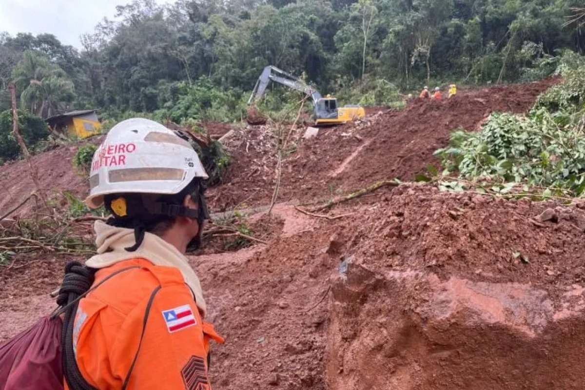 Bombeiros baianos recuperam corpo de nova vítima das enchentes no RS