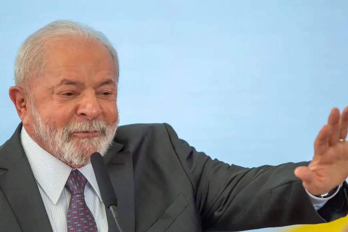 Lula recebe credenciais de oito embaixadores no Brasil