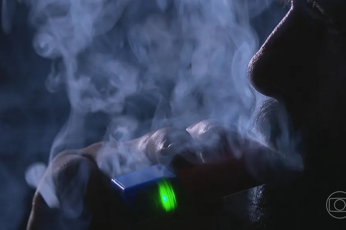 Pessoas que pararam de fumar e consomem cigarros eletrônicos têm maior probabilidade de desenvolver câncer de pulmão, revela pesquisa