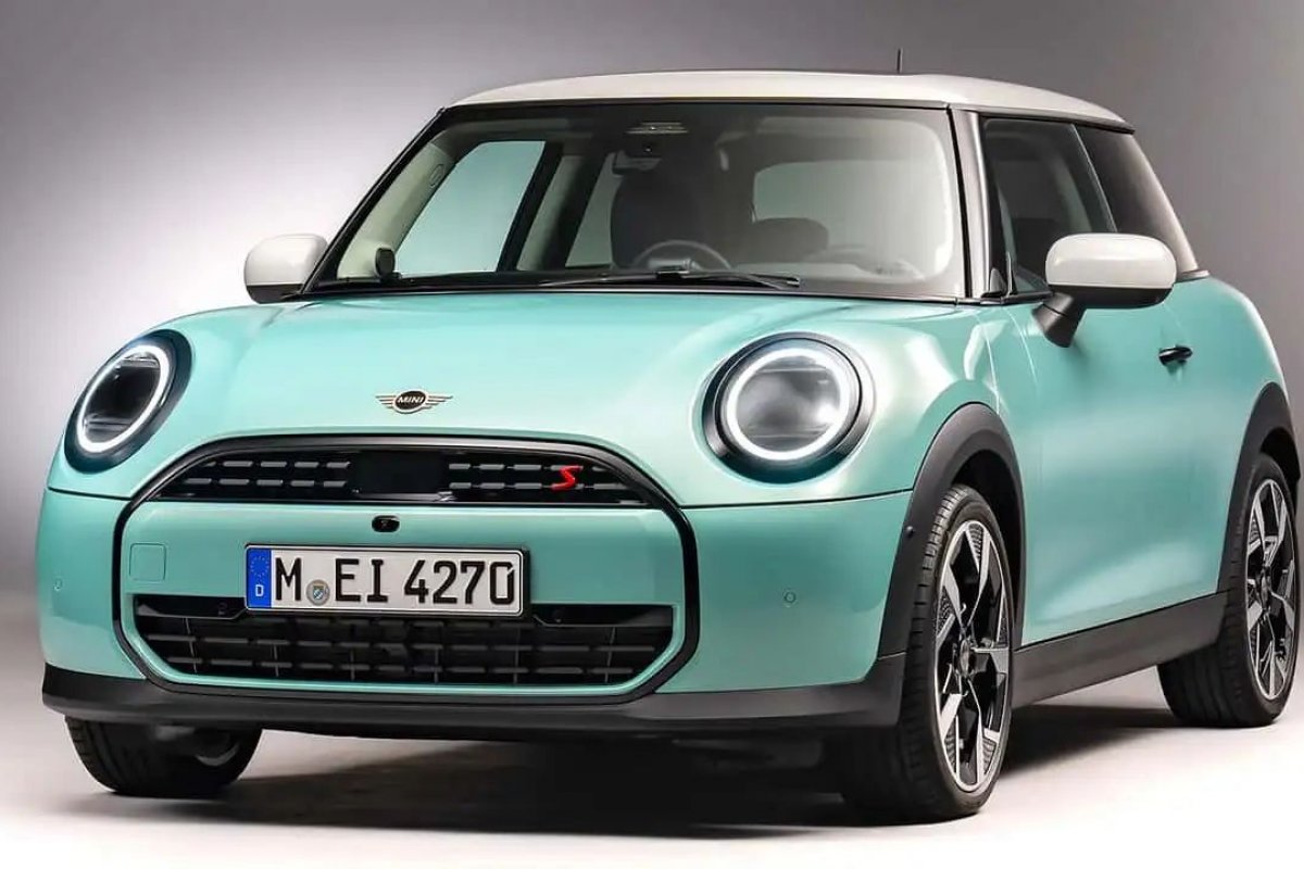 Nova geração do Mini Cooper começa a ser produzida na Inglaterra