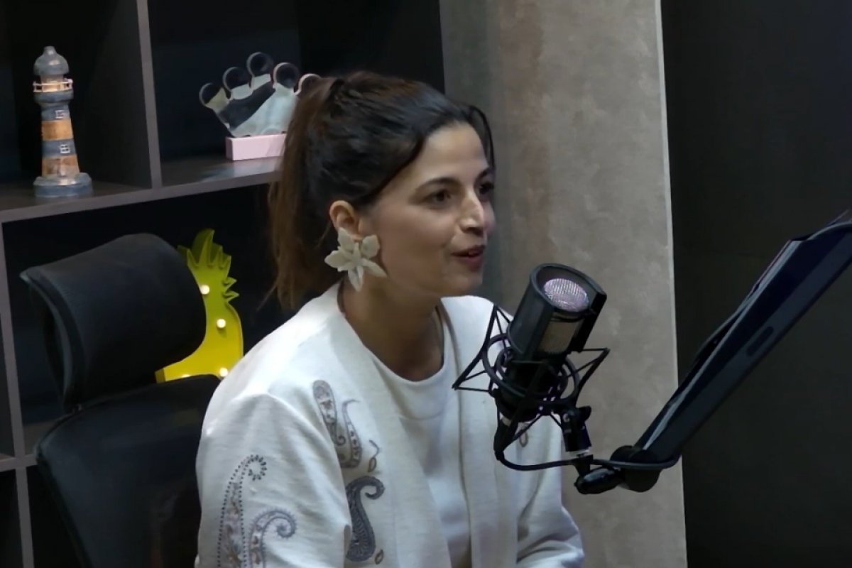 Vídeo: "Me alegra muito vir ao mercado baiano e encontrar artistas com um feminino potente”, diz Emanuelle Araújo 