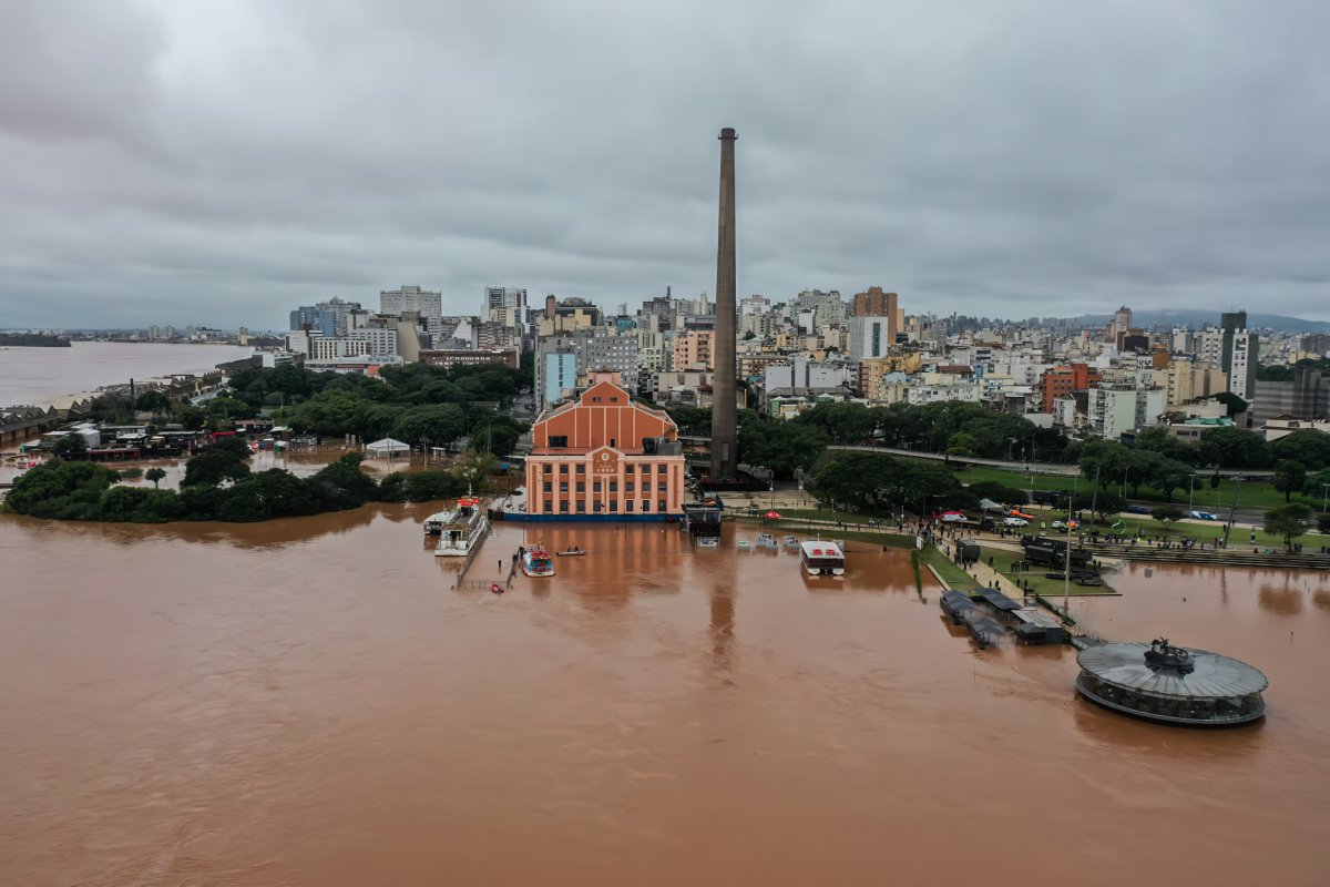 Nível do Guaíba segue acima dos 4 metros neste sábado (25)