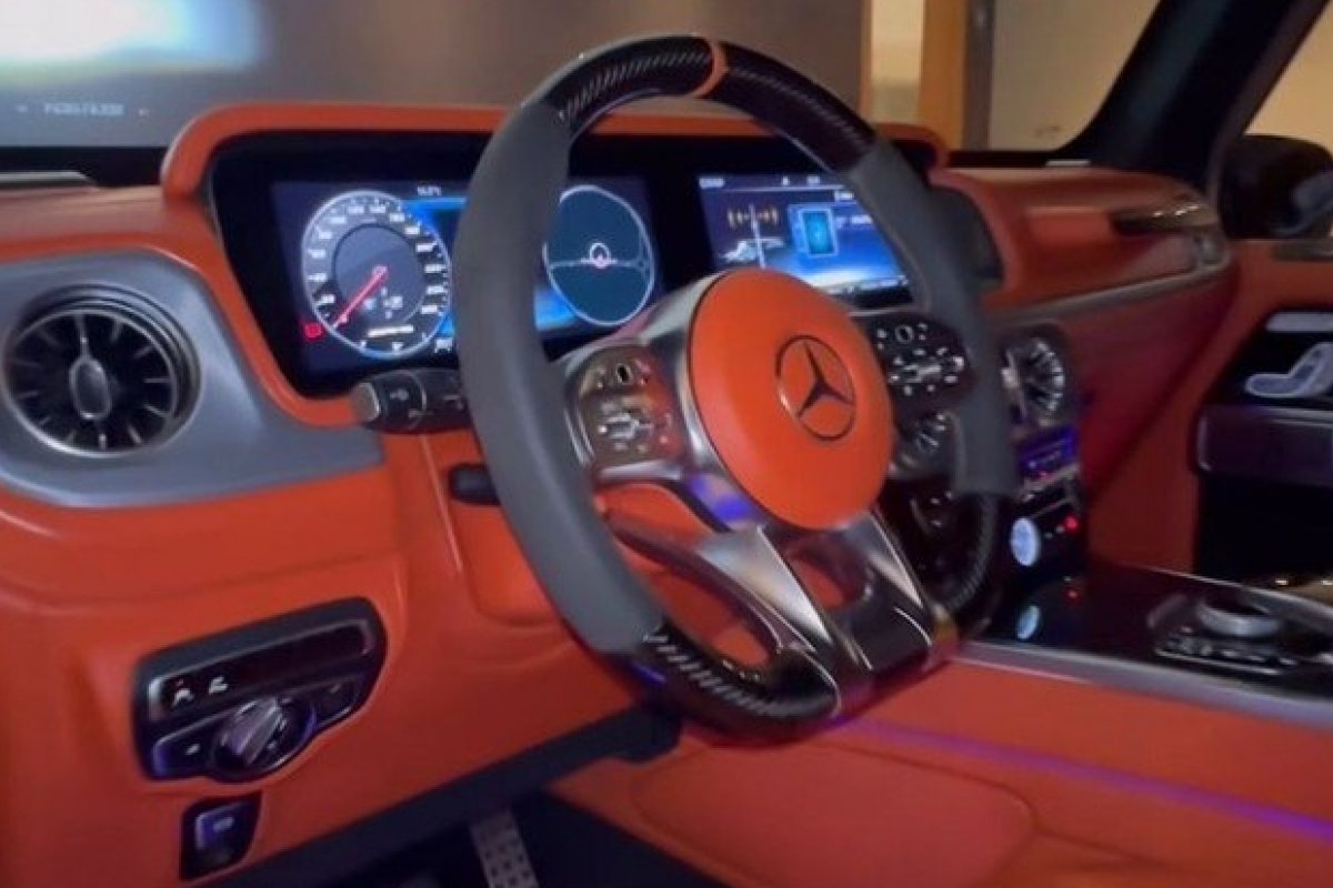 Aos 22 anos, funkeiro brasileiro que tem uma coleção de carros de luxo, compra Mercedes-Benz avaliada em cerca de R$ 3,5 milhões! 