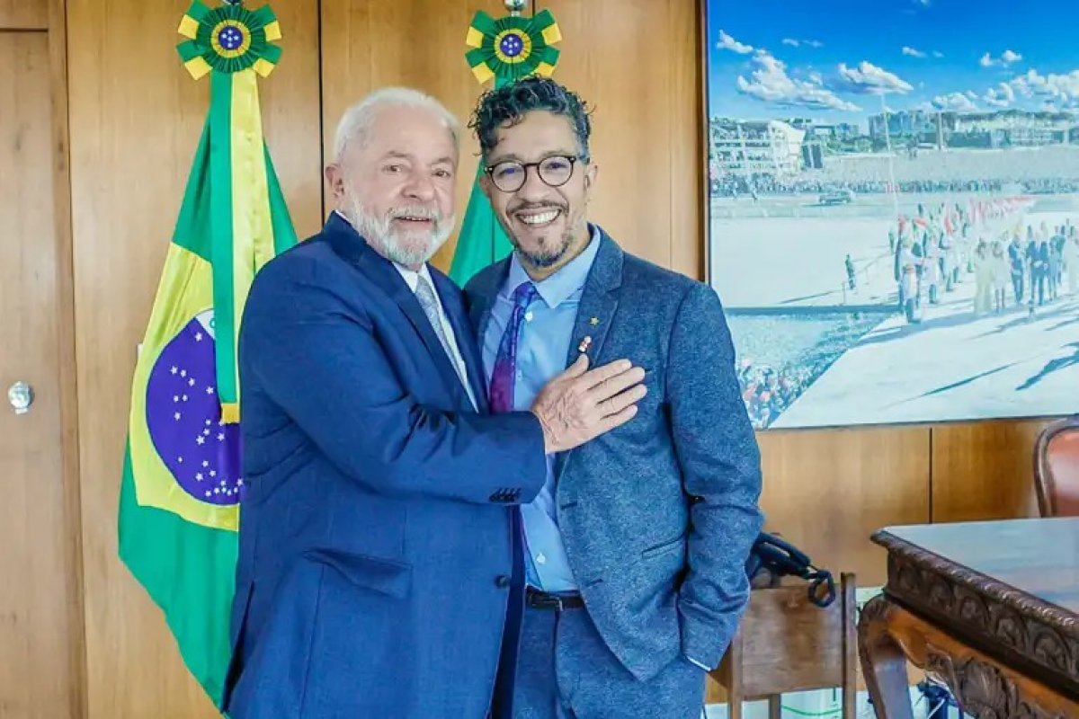 Jean Wyllys descarta Lula e diz que ‘chapa perfeita’ seria Tebet e Silvio Almeida em 2026