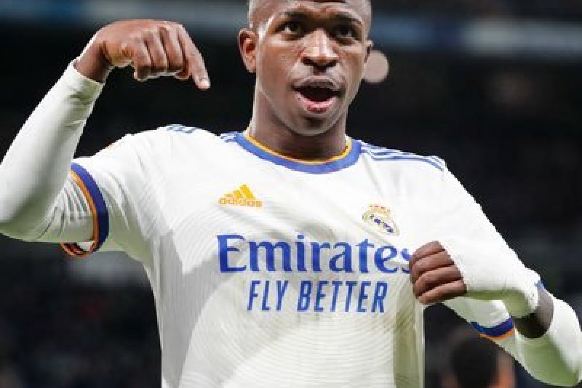 Vini Jr. diz que Ancelotti o convenceu a mudar de posição: 'Não queria'