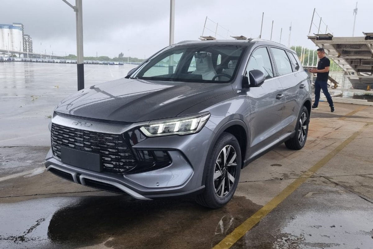 BYD prepara lançamento do Song Pro híbrido que já desembarcou em Pernambuco