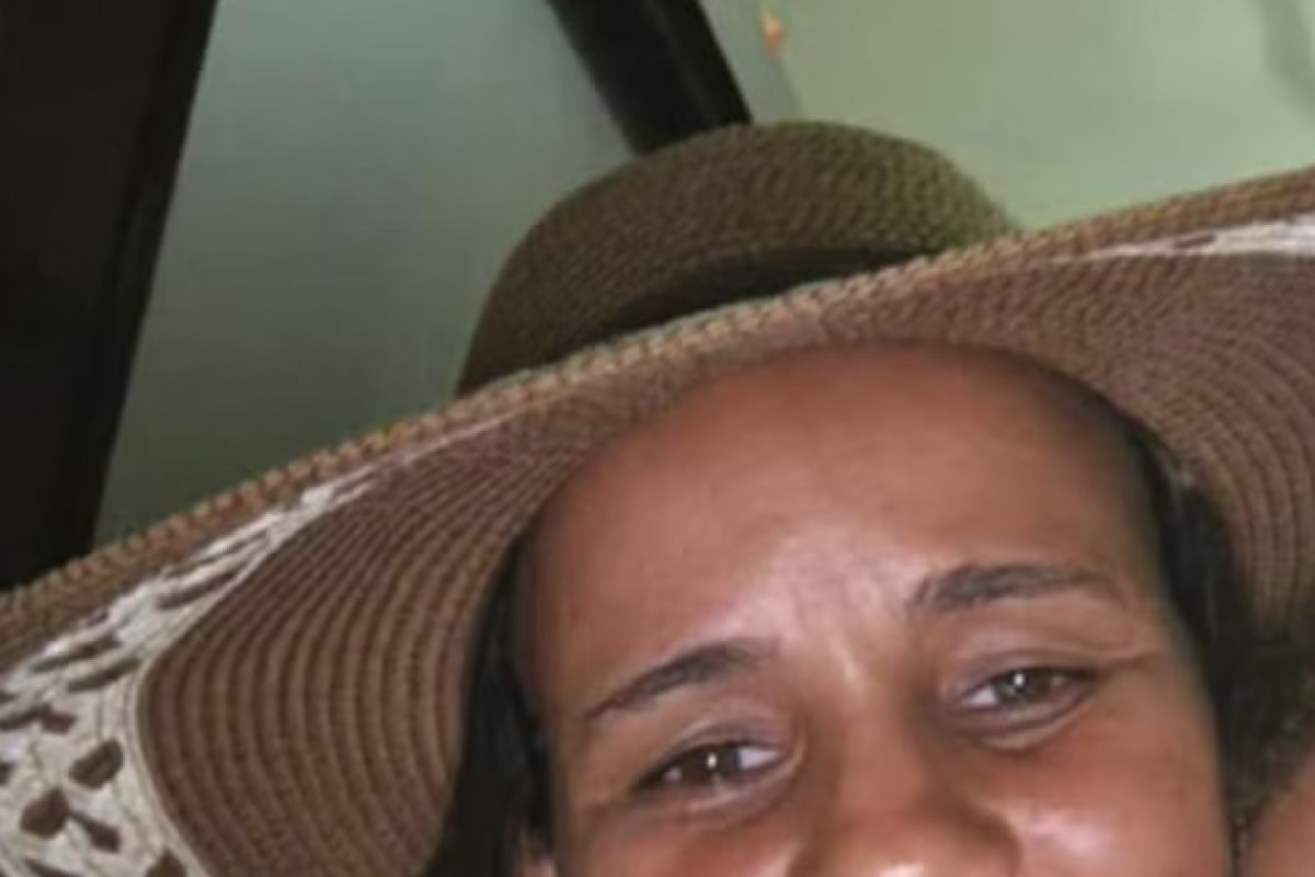 Mulher é morta a facadas; caso é investigado como feminicídio 
