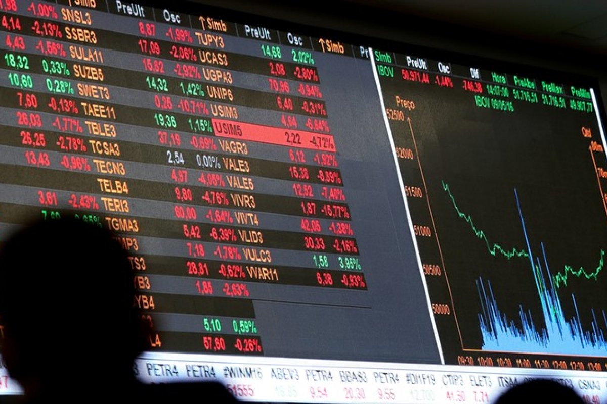 Em pregão sem referência das bolsas dos EUA, Bovespa e Dólar fecham em alta 