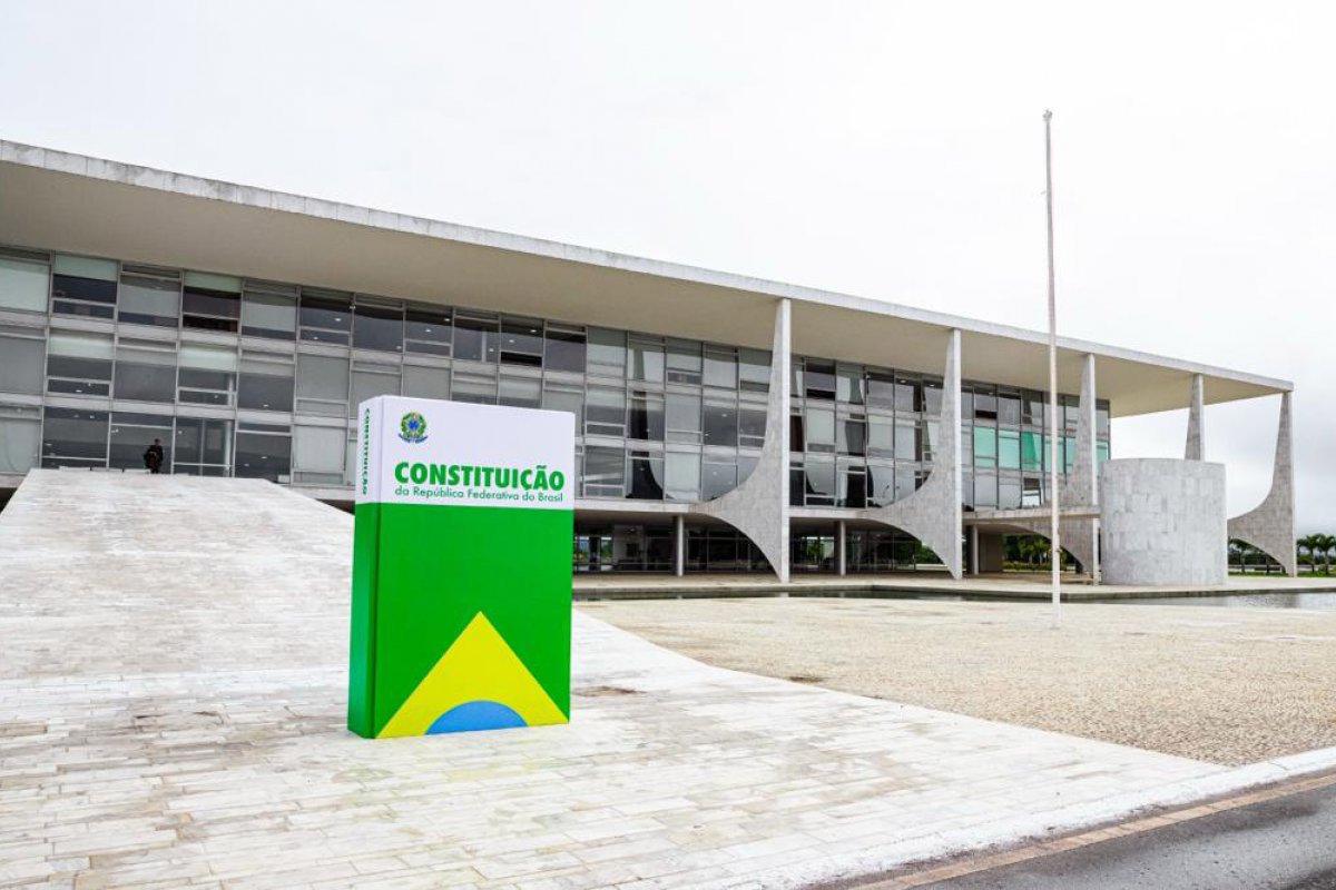 Empresas travam disputa no STF por compra bilionária de medicamento pelo governo