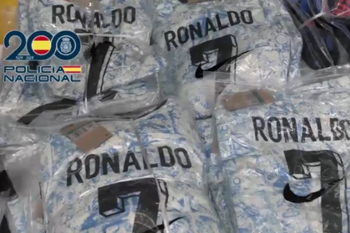 Operação apreende 11 toneladas de camisas de futebol falsificadas 