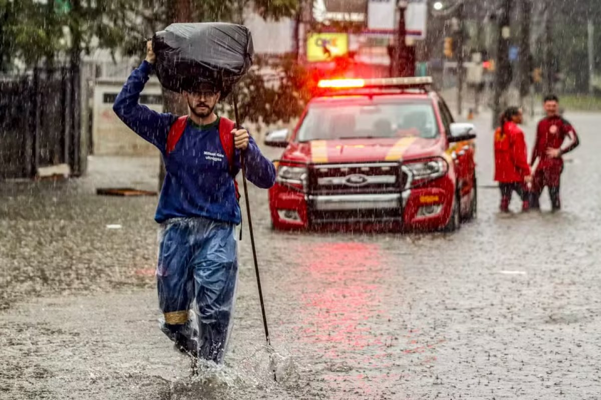 RS: Porto Alegre supera recorde de mês mais chuvoso em 114 anos 