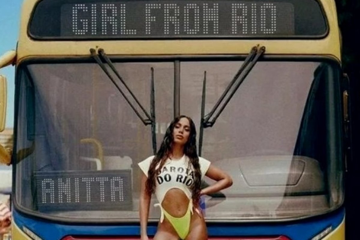 Anitta rebate comentário de fã que comparou seu sucesso com o de Jesus Cristo! 