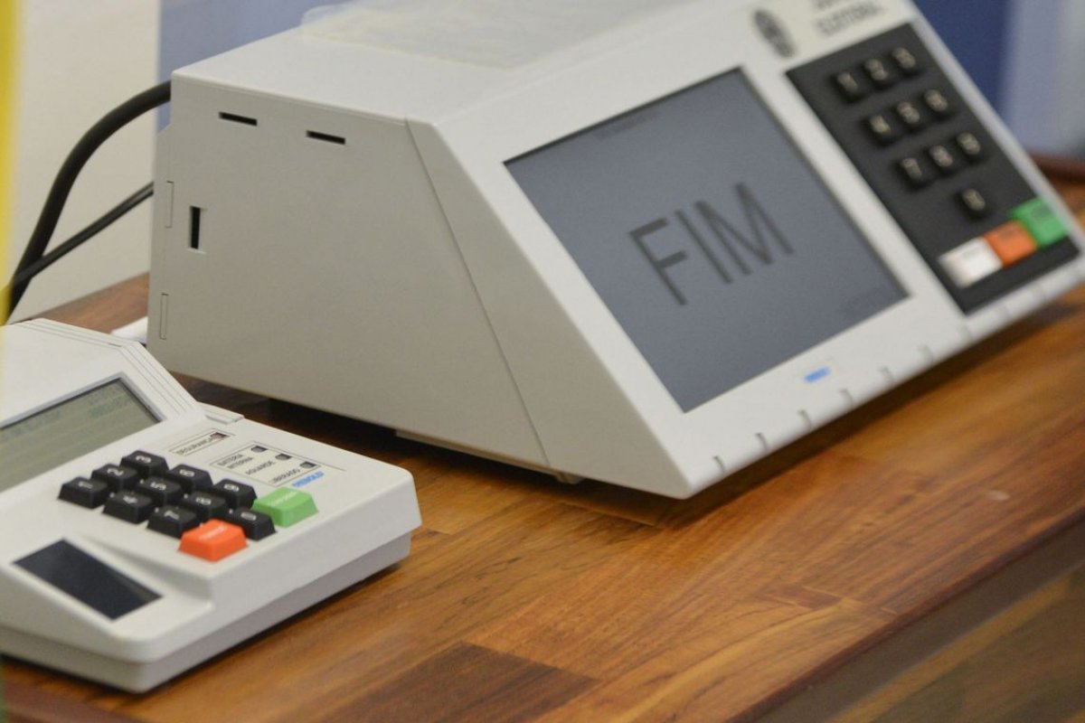 Empresas que disputam licitação cumprem prazo e entregam  novas propostas para fabricação de urnas eletrônicas
