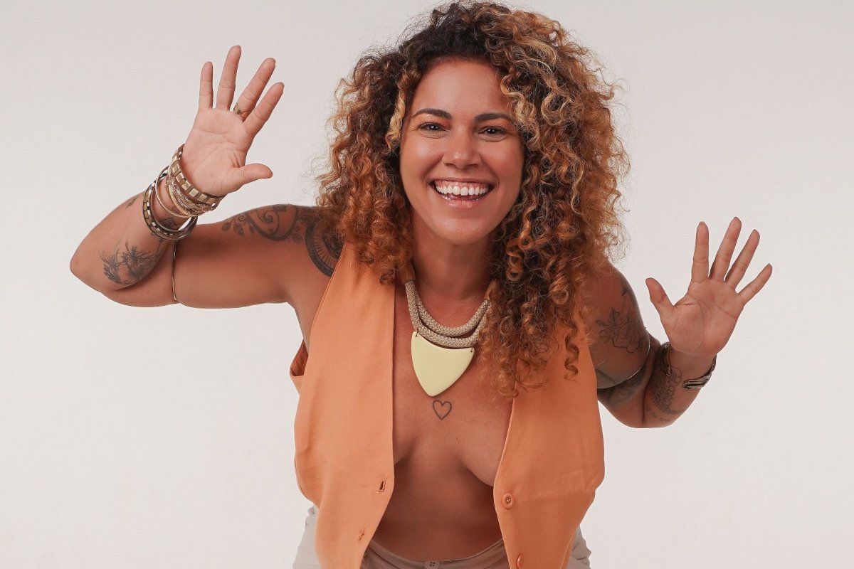 Renata Bastos lança show autoral neste domingo (9) no Festival Zona Mundi 2024! 