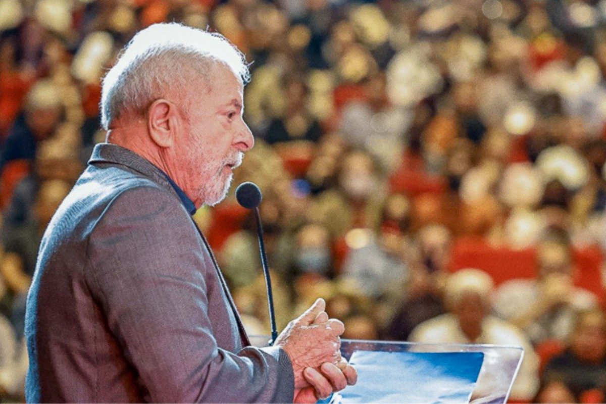 Lula deve se reunir com reitores para encerrar greve de federais, diz site 