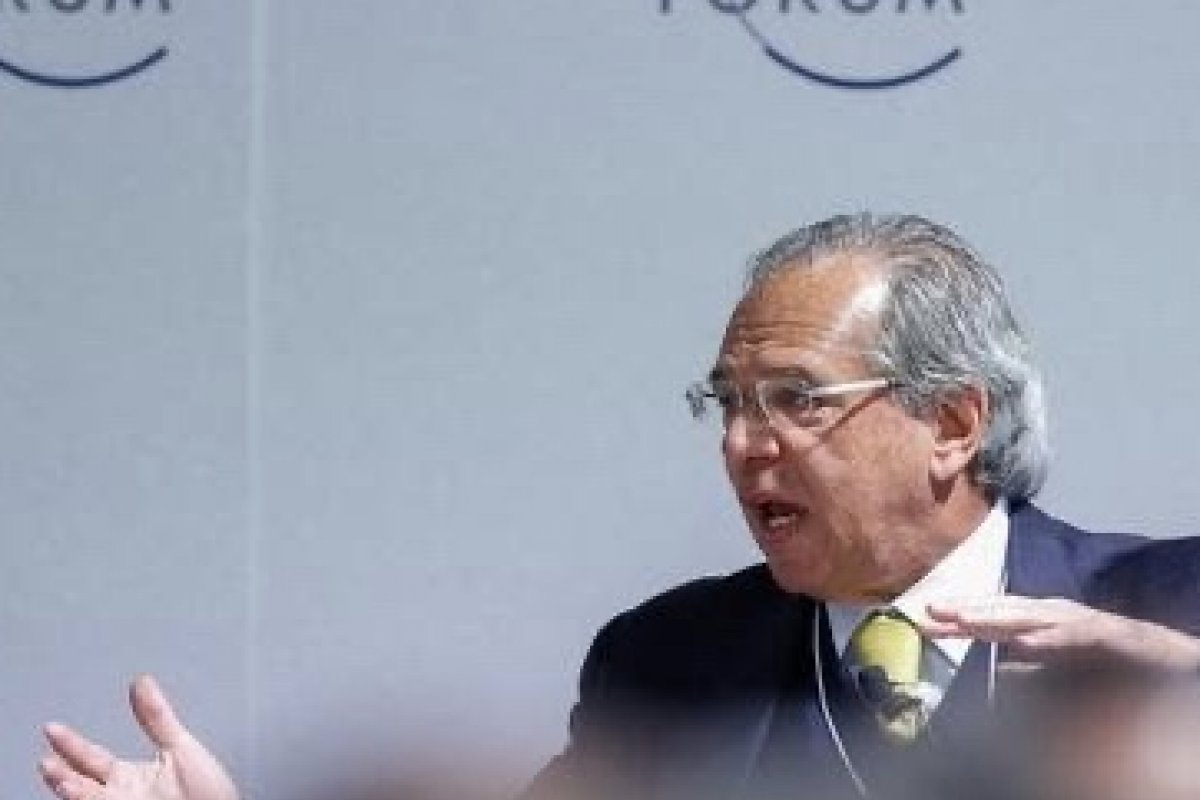 Guedes conversa com ministro suíços e CEOs de empesas em Davos 