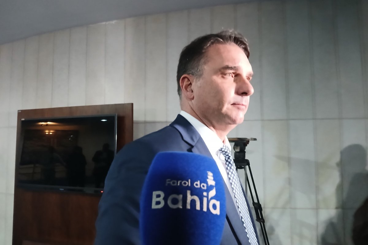 Vídeo: Flávio Bolsonaro nega privatização de praias: 'fake news do governo' 