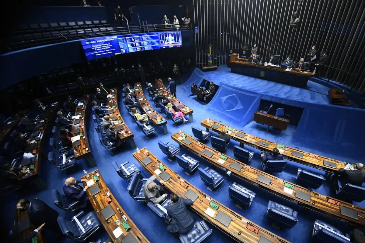 Senado adia votação do projeto Mover e da 'taxa das blusinhas'