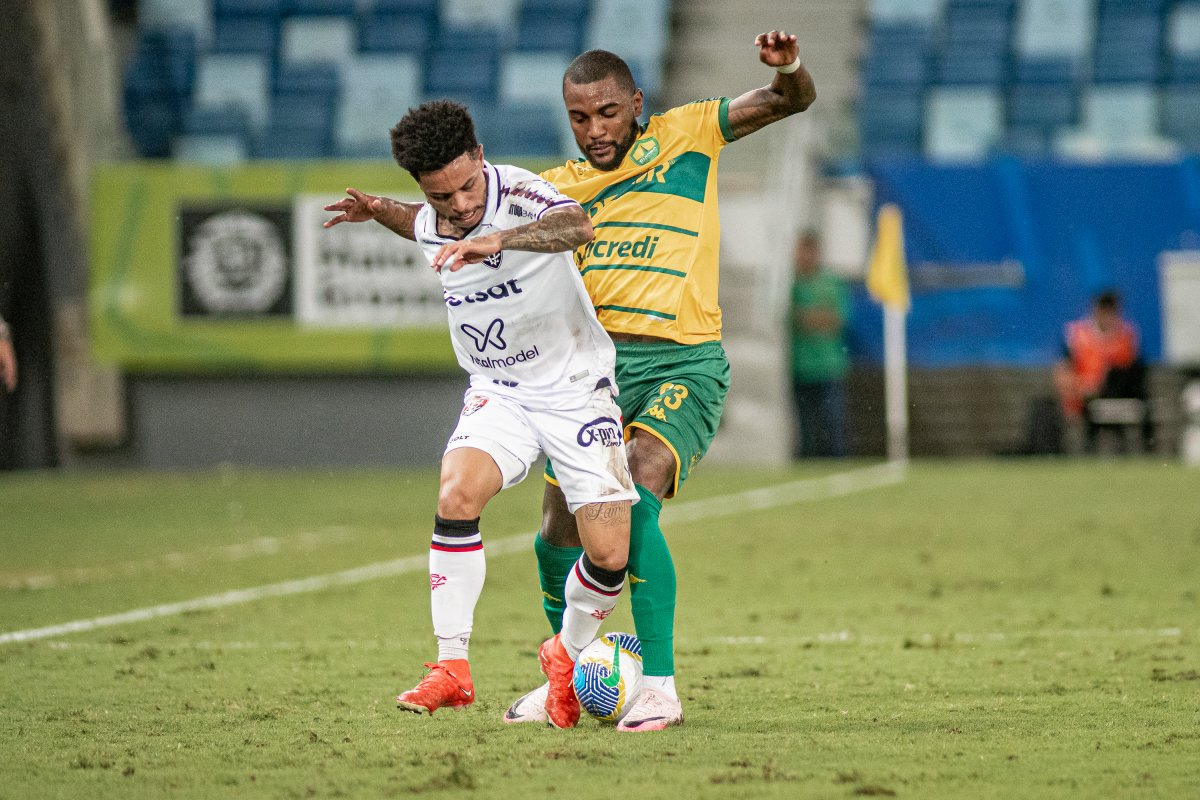 Em duelo dos desesperados, Cuiabá e Vitória empatam sem gols