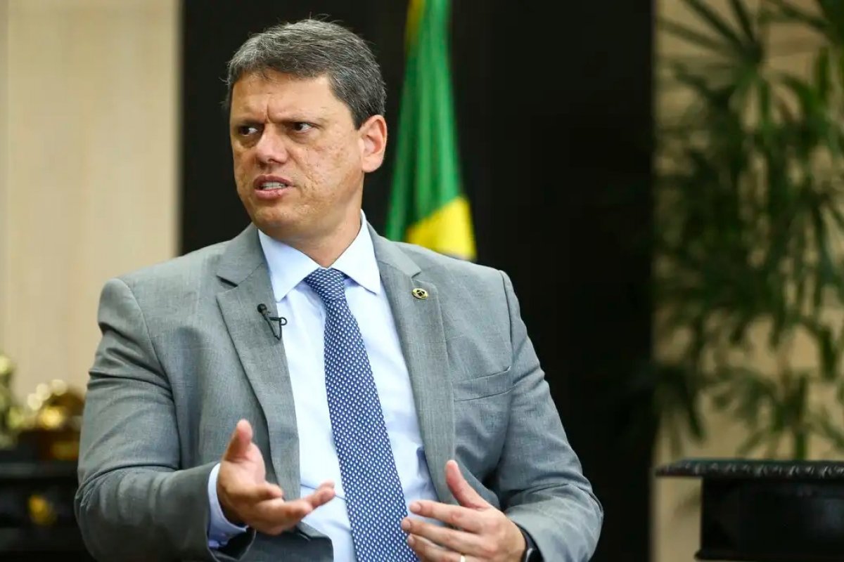 'Sou Bolsonarista e vou continuar sendo', diz Tarcísio de Freitas em fórum