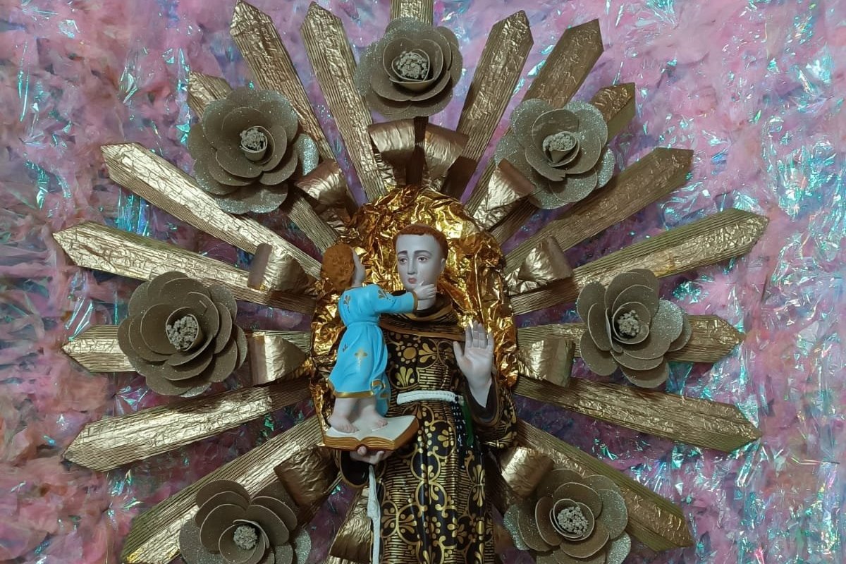 Altar gigante é montado no Centro Histórico para celebrar Santo Antônio! 