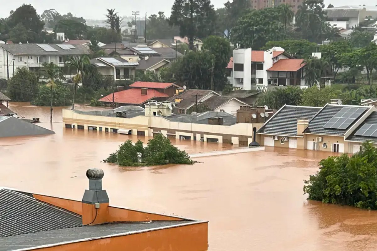 Tragédia ambiental destrói casas, vinícola e plantações no interior do RS