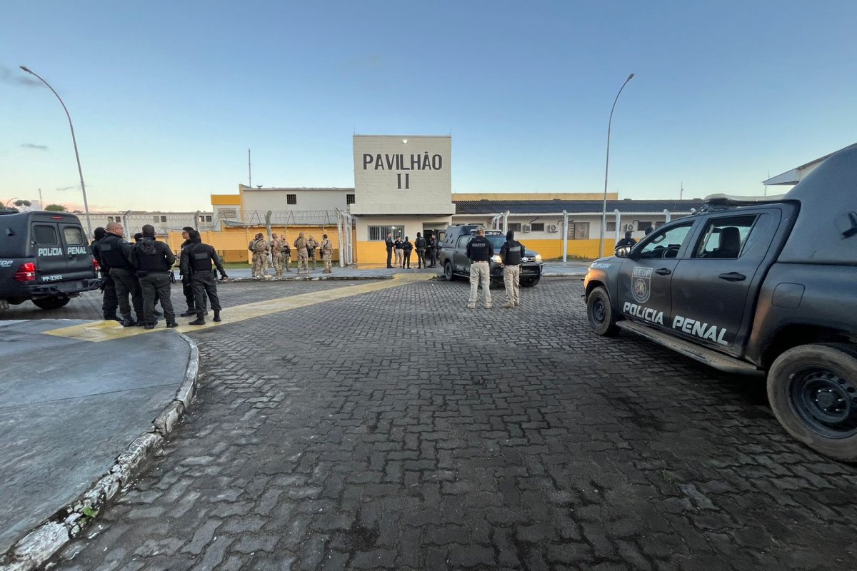 Líderes de facções criminosas são transferidos para presídio de segurança máxima de Serrinha 