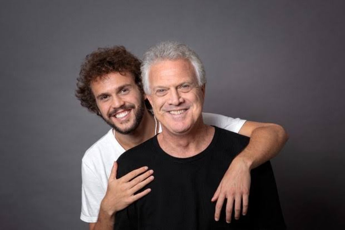 Filho de Pedro Bial e Giulia Gam homenageia Chico Buarque em show inédito!    