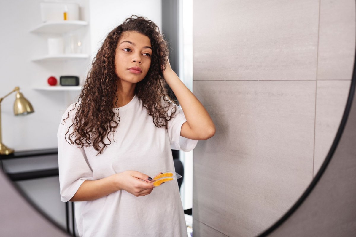 Como diminuir o frizz no cabelo em dias chuvosos! 