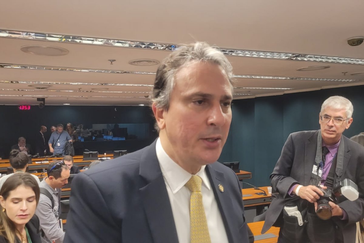  'Queremos garantir que todo jovem possa concluir', diz Camilo Santana sobre implementação do novo Ensino Médio