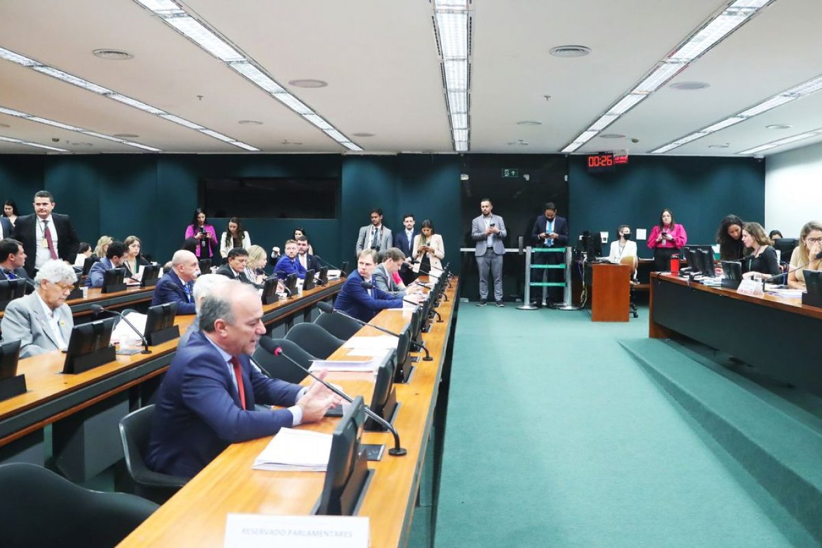CCJ aprova PEC que criminaliza porte de drogas em qualquer quantidade 