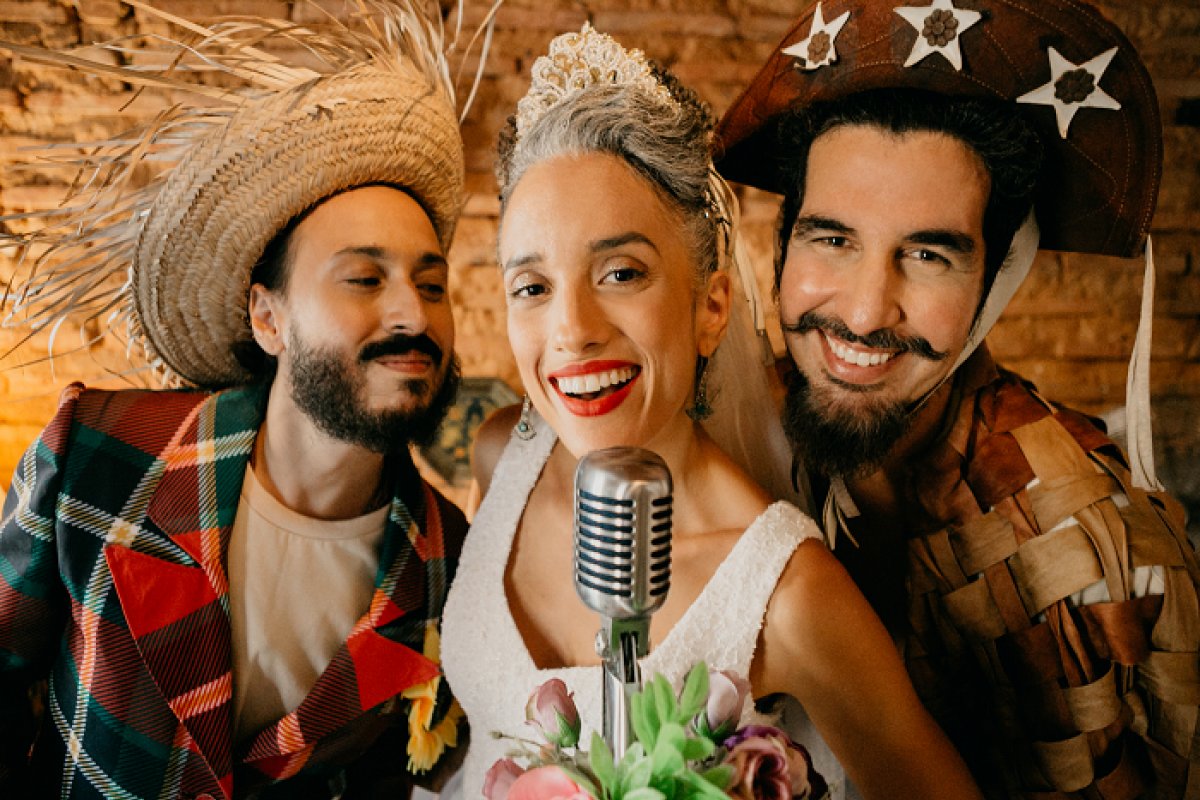 Armandinho e Irmãos Macêdo, Ana Mametto e Bailinho de Quinta fazem a Folia Junina no Arraiá do Cumoa! 