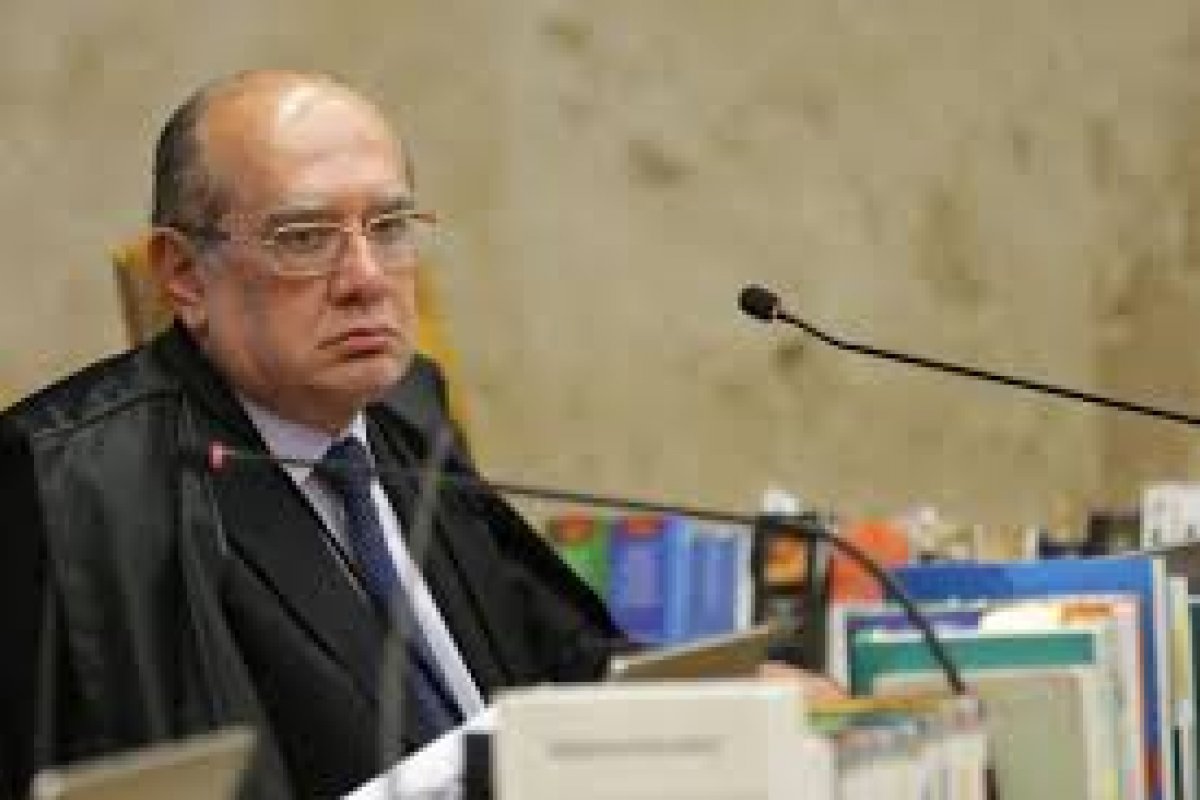 Ministro Gilmar Mendes diz que denúncia do MPF contra Greenwald contraria sua decisão