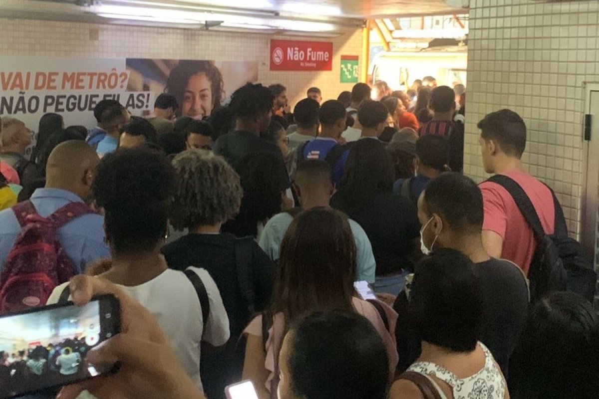 Vídeo: linha 1 do metrô de Salvador apresenta falha e funciona com lentidão