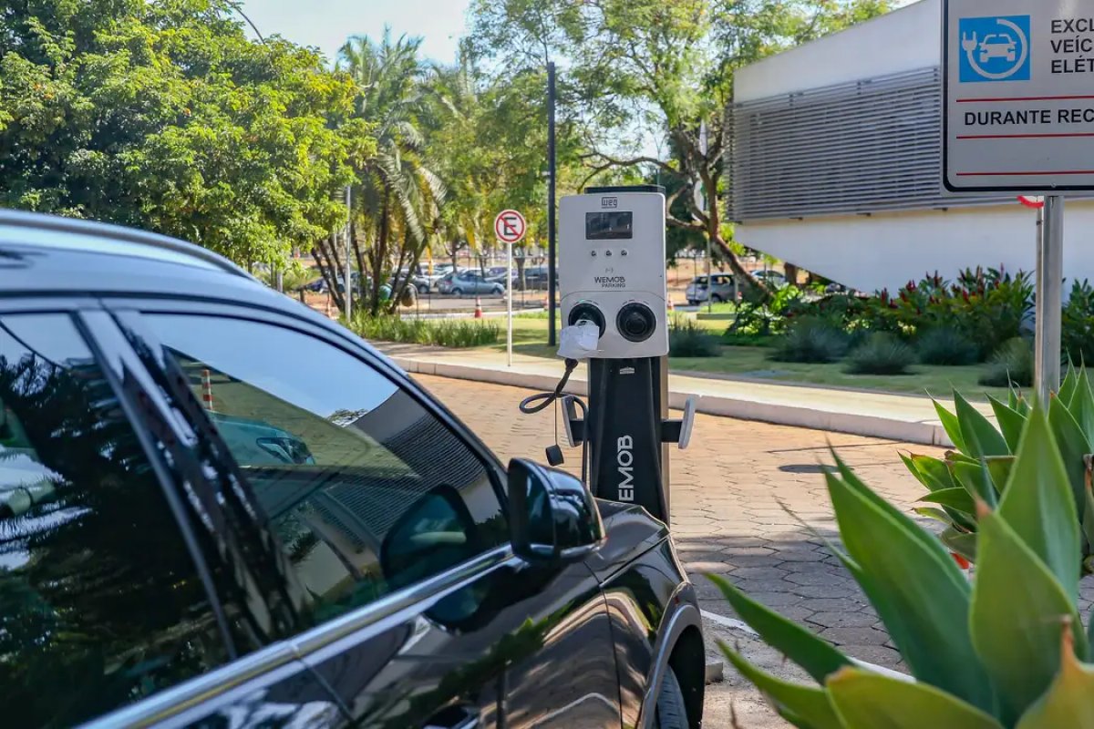 Vendas de veículos elétricos e híbridos na Bahia atingem quase 2 mil unidades nos primeiros 5 meses de 2024