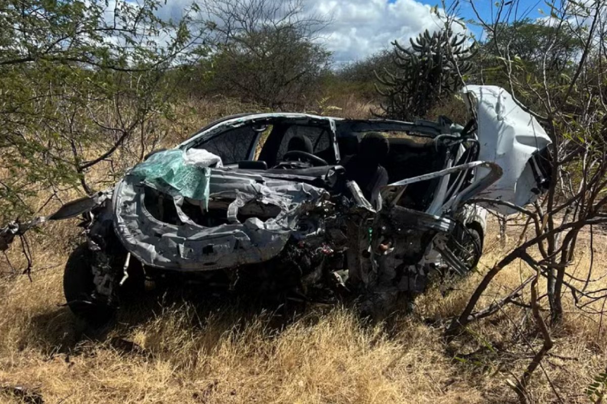 Motorista morre e prefeito de Remanso fica ferido após carro colidir com outro em rodovia