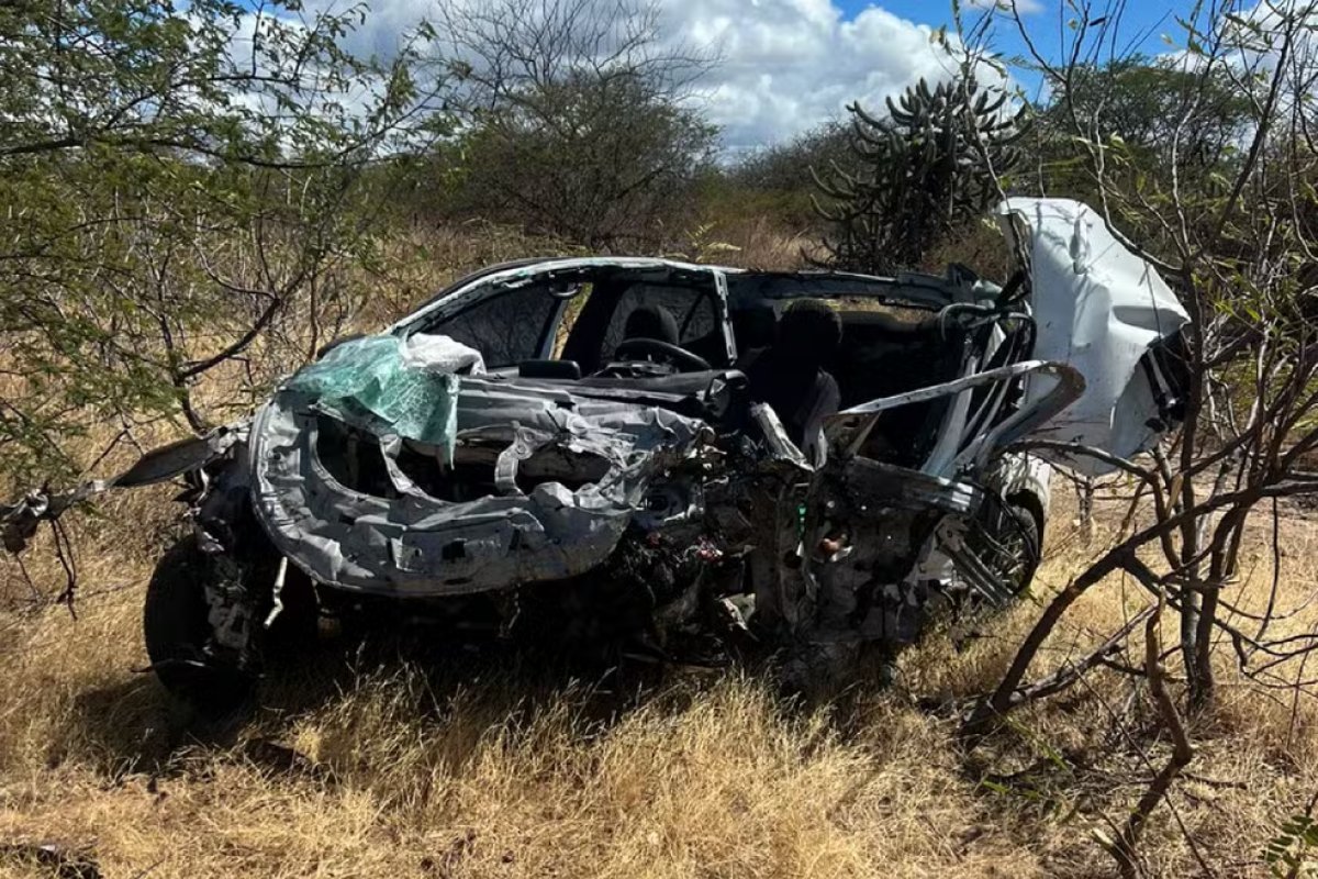 Duas pessoas morrem em grave acidente na BR-235