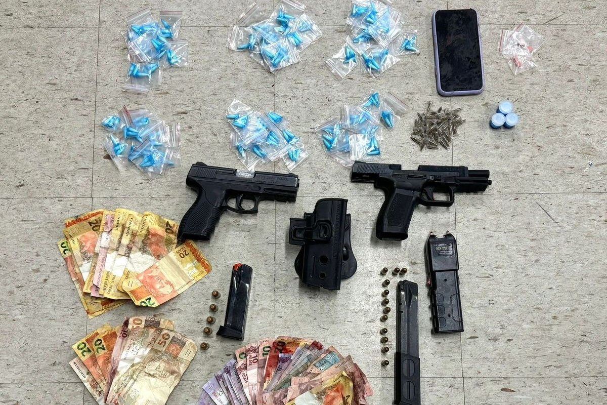 Homens são baleados após serem flagrados com pistolas e drogas em bairro de Salvador