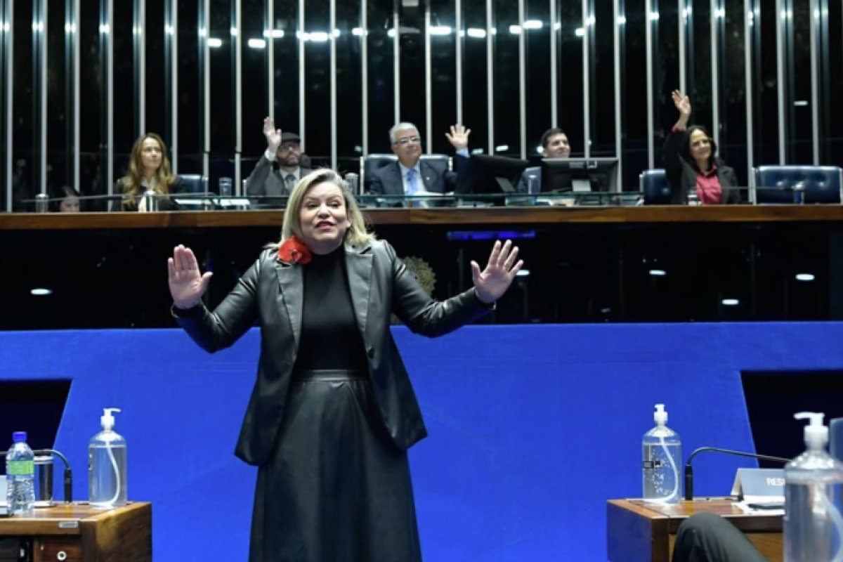 Performance de Nyedja Gennari no Senado já havia acontecido em outra oportunidade no Senado