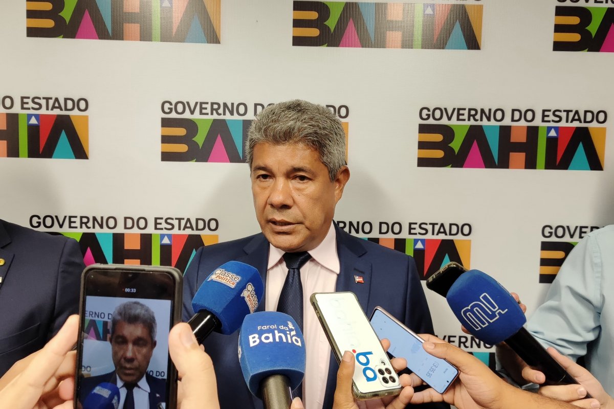 Vídeo: Jerônimo rebate críticas da oposição sobre viagens frequentes: 'Vai continuar incomodada'