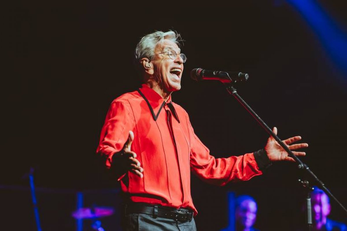 Justiça determina que Caetano Veloso não é dono da Tropicália e condena cantor a pagar ação