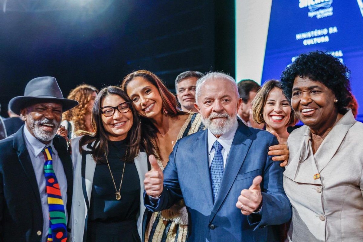 Vídeo: "Artista, cinema e novela não é para ensinar putaria", diz Lula